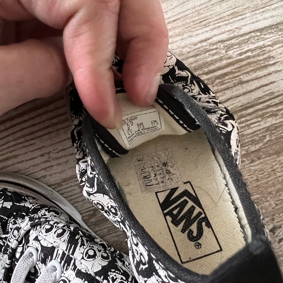 Vans - Picture 4 of 4